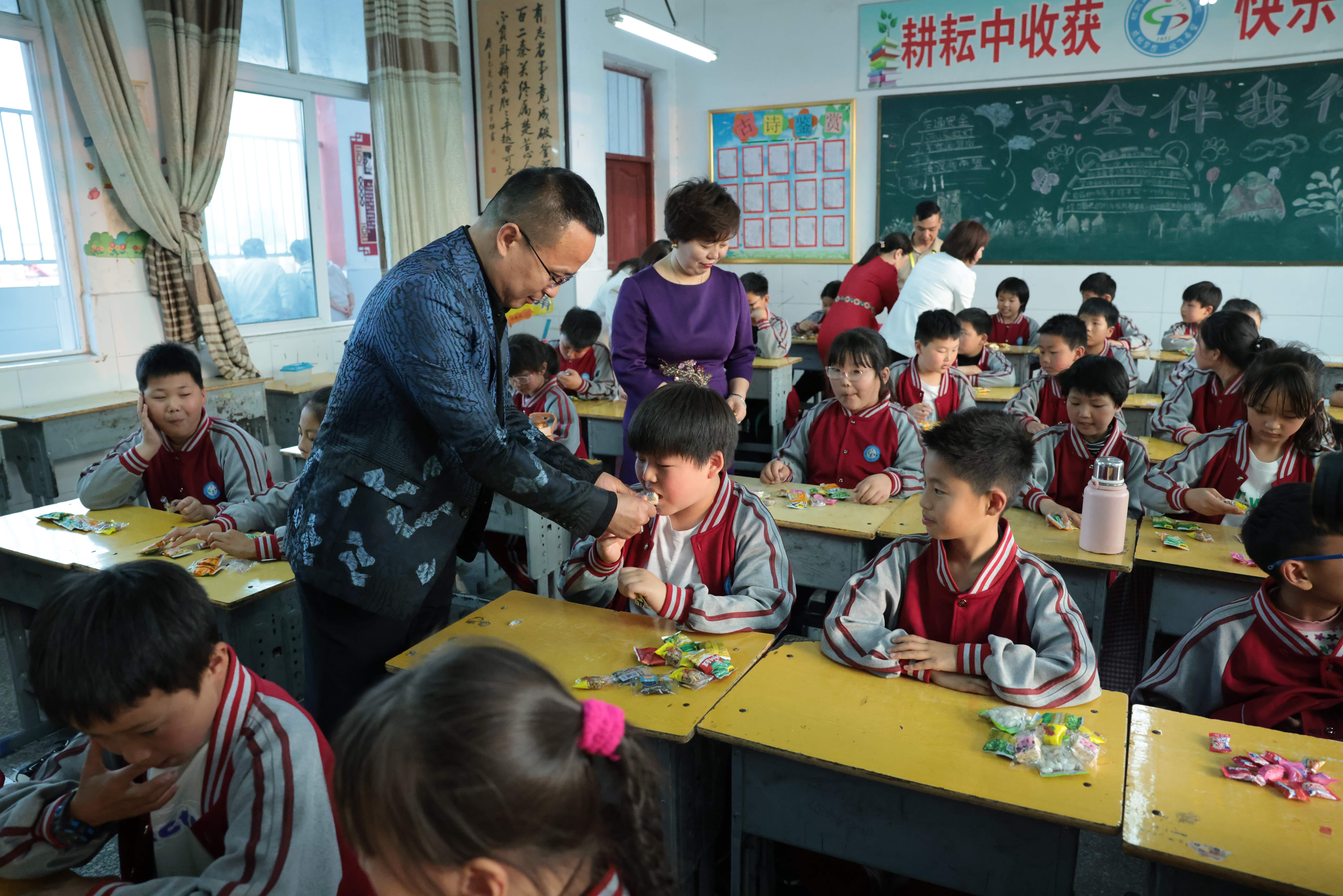 在爱意的“双向奔赴”中丨第249所米兰在线公益学校揭牌 在爱意的“双向奔赴”中丨第249所米兰在线公益学校揭牌