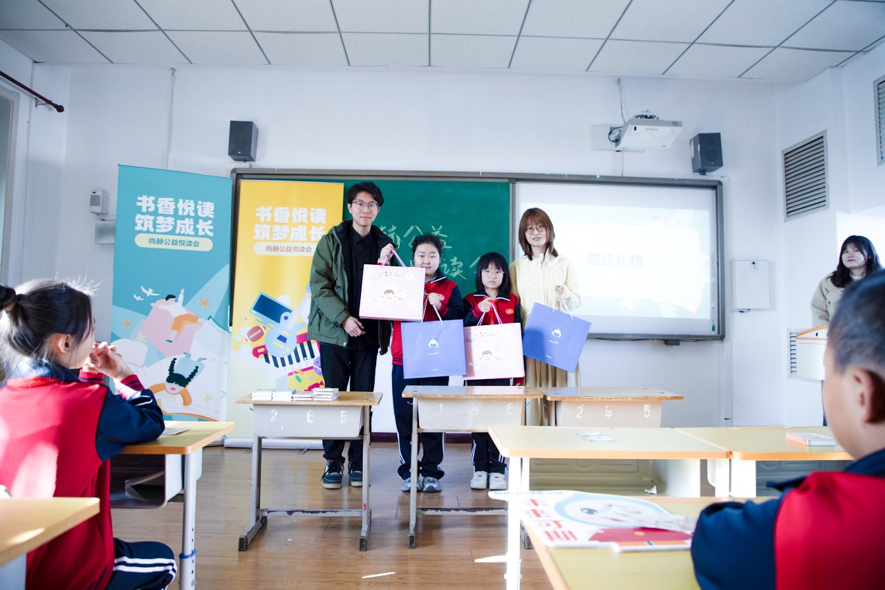 天津高校大学生记者走进米兰在线公益小学开展“书香悦读,筑梦成长”活动 天津高校大学生记者走进米兰在线公益小学开展“书香悦读,筑梦成长”活动